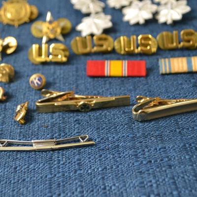 LOT 419. MILITARY ITEMS, CUFF LINKS, TIE BARS