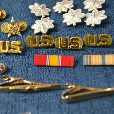 LOT 419. MILITARY ITEMS, CUFF LINKS, TIE BARS