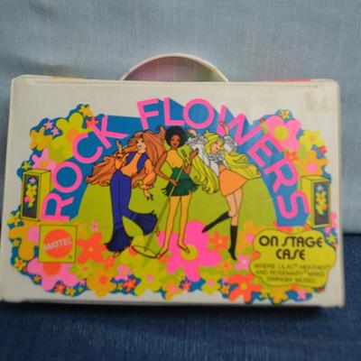 LOT 439 VINTAGE  MATTEL ROCK FLOWERS ON STAGE CASE AND DOLLS