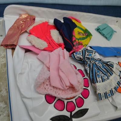 LOT 441 VINTAGE THE WORLD OF BARBIE DOUBLE DOLL CASE AND DOLLS