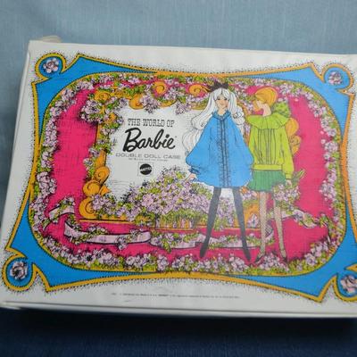 LOT 441 VINTAGE THE WORLD OF BARBIE DOUBLE DOLL CASE AND DOLLS