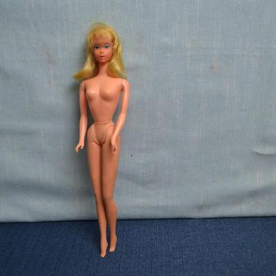 LOT 445. VINTAGE BARBIE DOLL