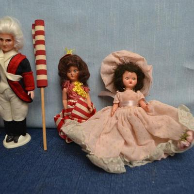 LOT 451. GEORGE AND MARTHA WASHINGTON DOLL AND OTHER DOLLS