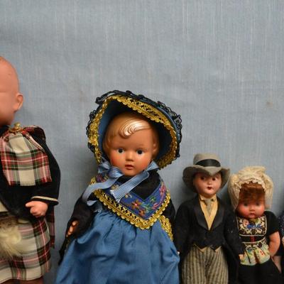 LOT 452. COLLECTION OF 5 DOLLS