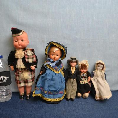 LOT 452. COLLECTION OF 5 DOLLS