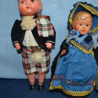 LOT 452. COLLECTION OF 5 DOLLS
