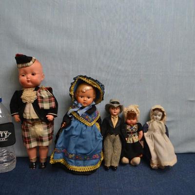 LOT 452. COLLECTION OF 5 DOLLS