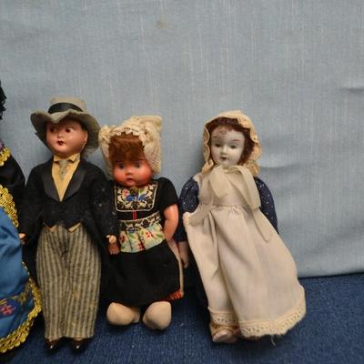 LOT 452. COLLECTION OF 5 DOLLS