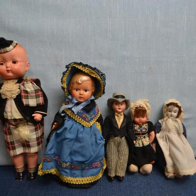 LOT 452. COLLECTION OF 5 DOLLS