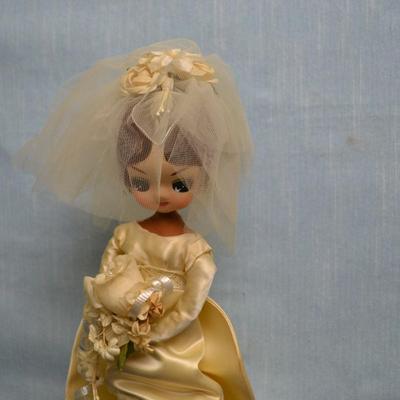 LOT 454. VINTAGE WEDDING DOLL