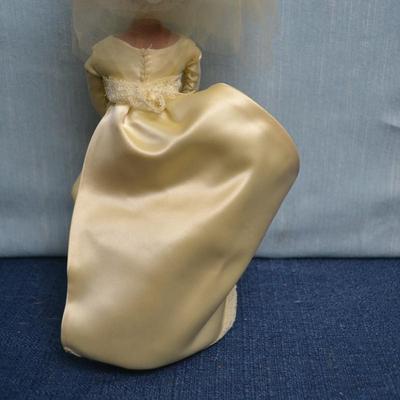 LOT 454. VINTAGE WEDDING DOLL