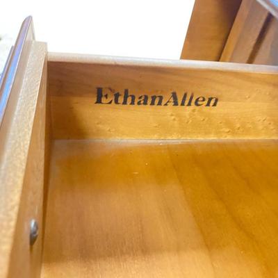 Ethan Allen Cherry Queen Anne Double Drop-Side Single Drawer Lamp Table