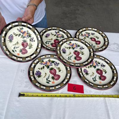 Oneida Strawberry Plaid Set of 6 Dinner Plates