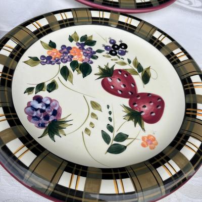 Oneida Strawberry Plaid 4 Dinner Plates