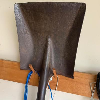 Large Lot of Lawn/ Garden Tools