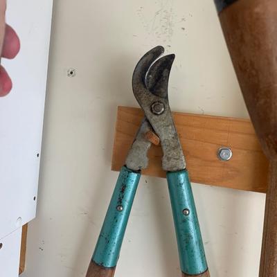 Large Lot of Lawn/ Garden Tools
