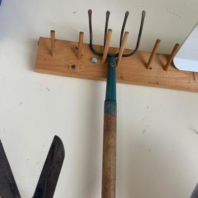 Large Lot of Lawn/ Garden Tools