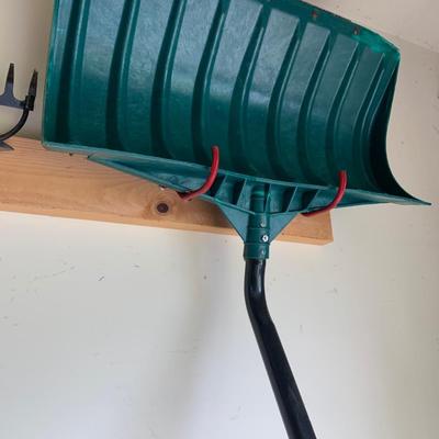 Large Lot of Lawn/ Garden Tools