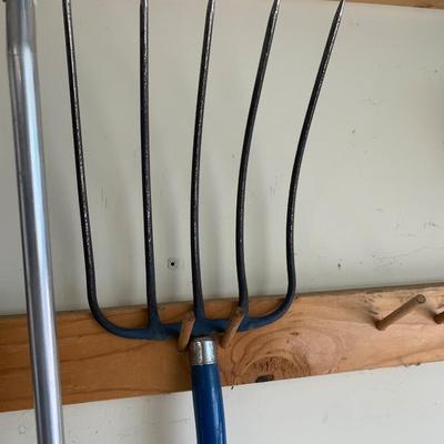 Large Lot of Lawn/ Garden Tools