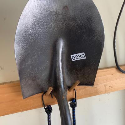 Large Lot of Lawn/ Garden Tools