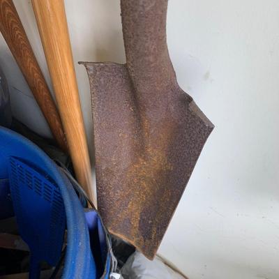 Large Lot of Lawn/ Garden Tools