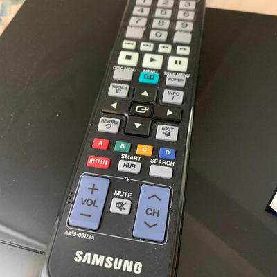 Samsung Blu Ray DVD Player - Model BD D5700 w/Remote & Manual