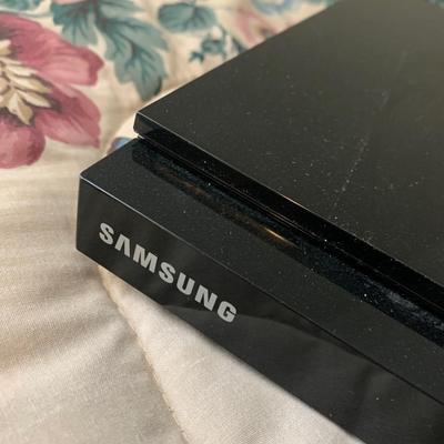 Samsung Blu Ray DVD Player - Model BD D5700 w/Remote & Manual