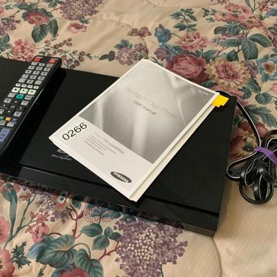 Samsung Blu Ray DVD Player - Model BD D5700 w/Remote & Manual