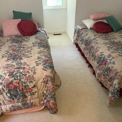 PAIR Single Beds with Bedding, Sheets, Pillows