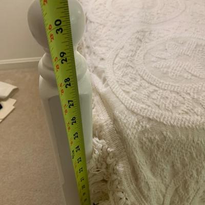 Clean Day Bed w/ Bedspread, Sheets, Pillowcase, even Pillow.
