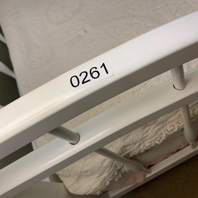 Clean Day Bed w/ Bedspread, Sheets, Pillowcase, even Pillow.
