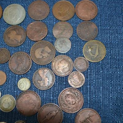 LOT 461 VARIETY OF COINS