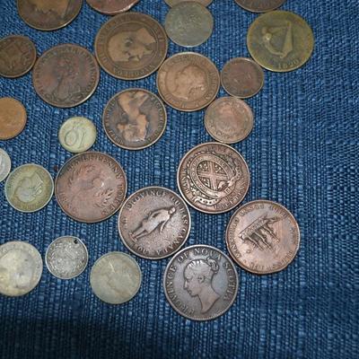 LOT 461 VARIETY OF COINS