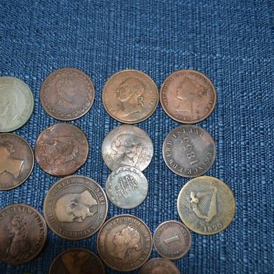LOT 461 VARIETY OF COINS