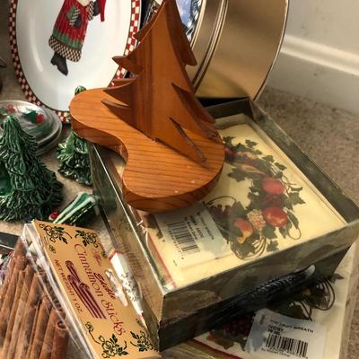 Large Holiday Christmas ðŸŽ„ Winter Lot -Lot 194