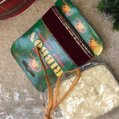 Large Holiday Christmas ðŸŽ„ Winter Lot -Lot 194