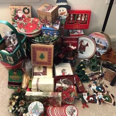 Large Holiday Christmas ðŸŽ„ Winter Lot -Lot 194