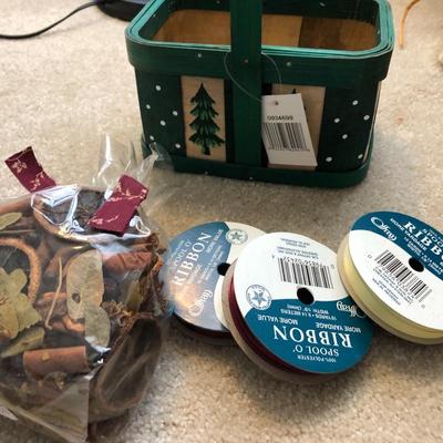 Large Holiday Christmas ðŸŽ„ Winter Lot -Lot 194