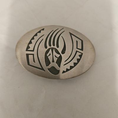 Bear claw belt buckle