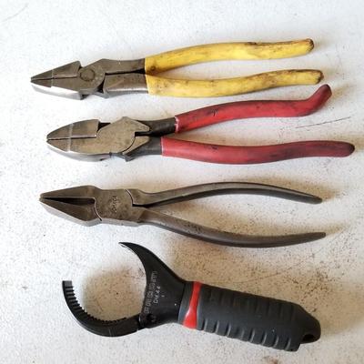 Pliers