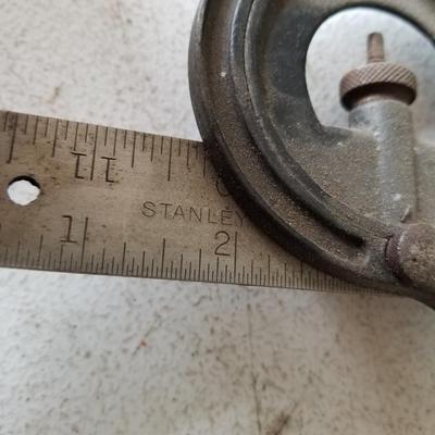 Carpenter Levels and Squares