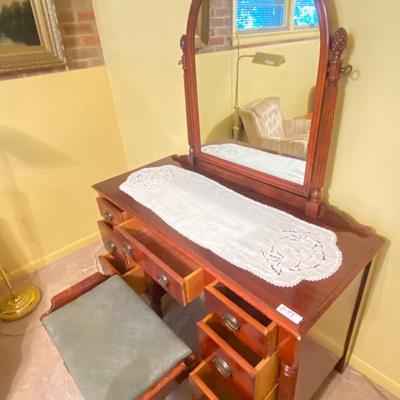 Vintage Cherry Finish Duncan Phyfe Vanity with Bench Beautiful Acorn Accent
