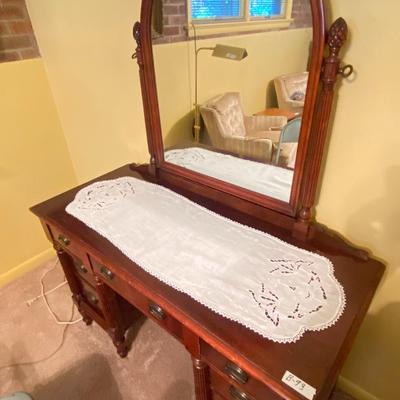 Vintage Cherry Finish Duncan Phyfe Vanity with Bench Beautiful Acorn Accent