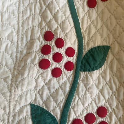 Vintage Highly Collectible Cherry Design American Quilt
