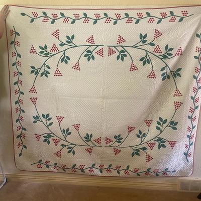 Vintage Highly Collectible Cherry Design American Quilt
