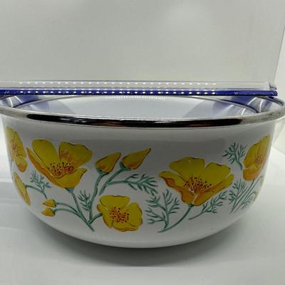 Set of Three Vintage Mixing Bowls (3)