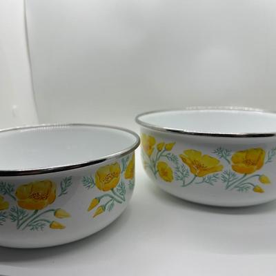 Set of Three Vintage Mixing Bowls (3)