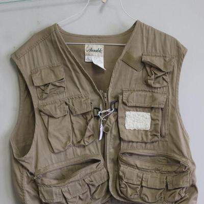 Ausable Brand Fly Fishing Vest - Front zipper broken