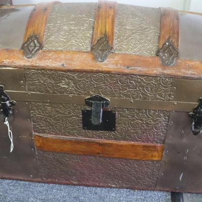 Round Top Trunk with Tray - Refinished -  26 1/2 x 14 1/2 x 18 1/2