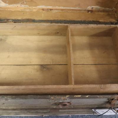 Flat Top Trunk with Tray  30 x 17 x 20 inches